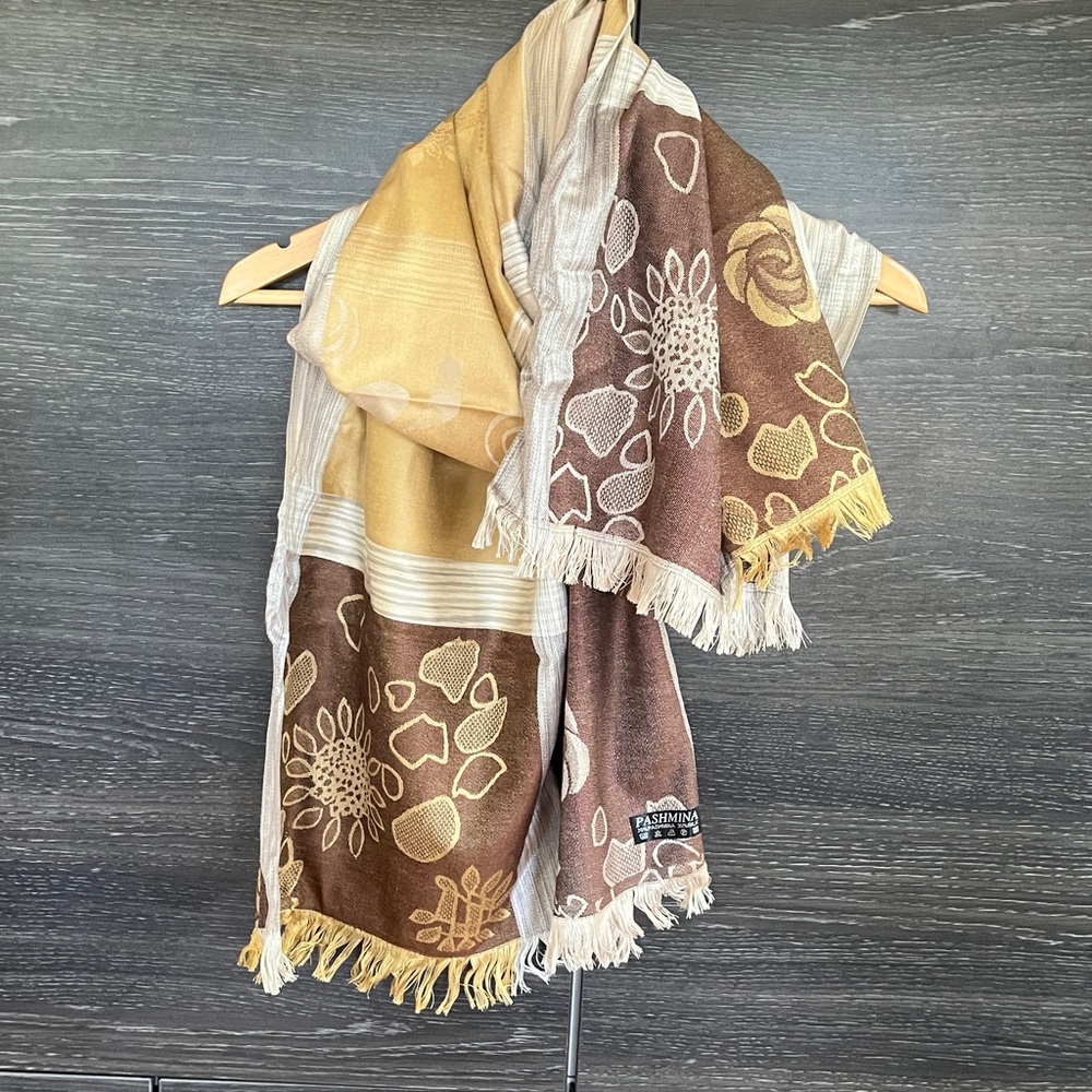 EUC Pashmina Scarf 75% Cashmere & 25% Silk Beige Camel Brown Neutral Fringe
